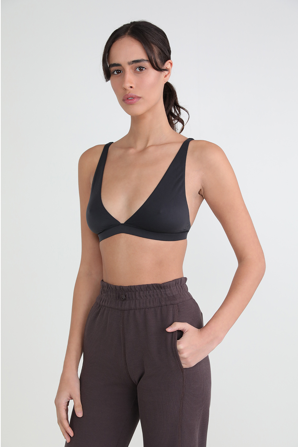 תמונת כל הלוק של Wundermost Ultra-Soft Nulu Triangle Bralette